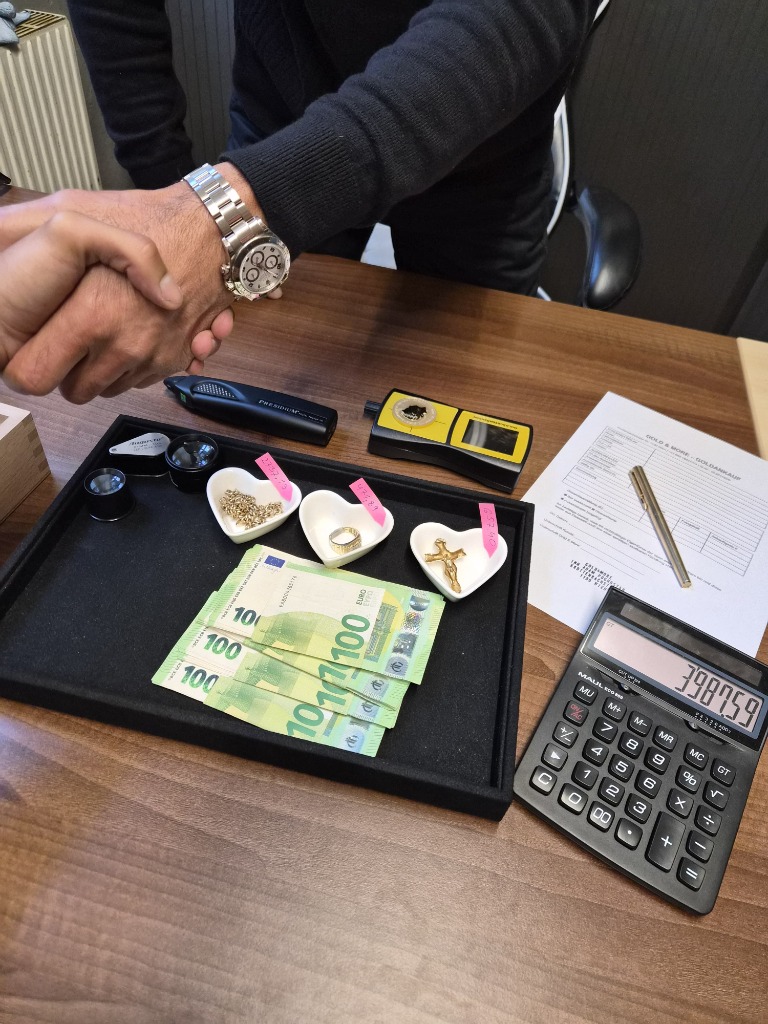Transparente Abrechnung und sofortige Barzahlung mit Handschlag