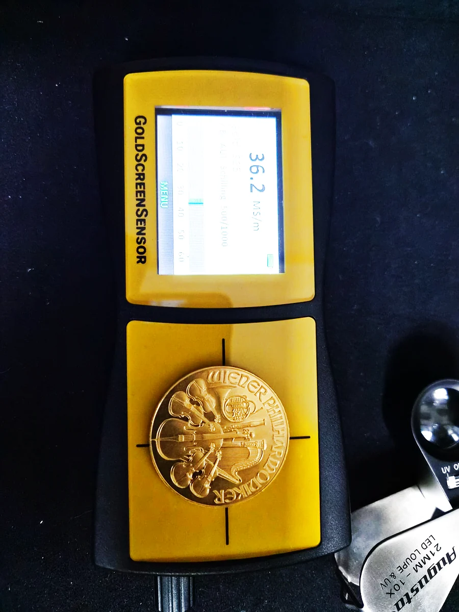 Echtheitsprüfung eines 1 Unze Wiener Philharmonikers mit dem GoldScreenSensor bei Gold & More Wien